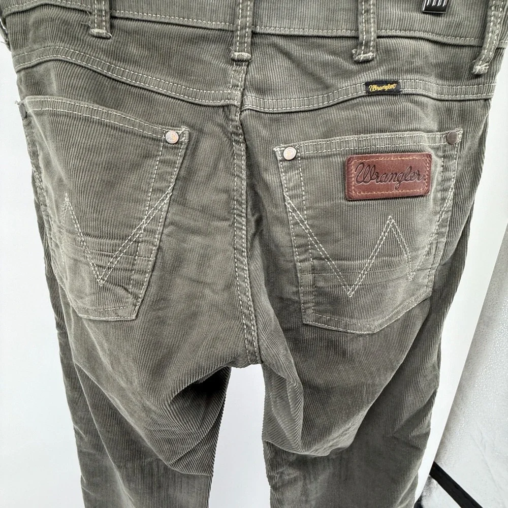 Wrangler Slim Fit Corduroy Pants Olive‎ Men's Size 29 x 30 Casual Everyday